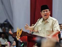 Prabowo Terharu Dapat Sumbangan Rp 20 Ribu dari Warga Untuk Kampanye