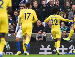 Chelsea Tumbangkan Brighton 2-1