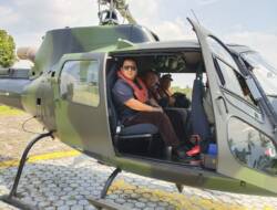 Naik Heli, Arinal Kembali Sambangi Korban Tsunami.