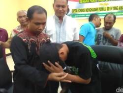 Awalnya “Nantang Gurunya” Sekarang Sujud Minta Maaf