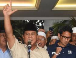 Prabowo Deklarasi Kemenangan di TMII, Sandiaga Fokus Kawal C1