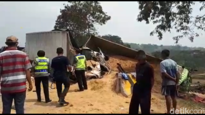 Kecelakaan Beruntun di Cipularang Berawal dari Dump Truck Terguling