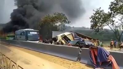 Tabrakan Beruntun di Tol Cipularang