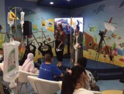 Angelina Jolie Hibur Pengidap Kanker Di Jakarta