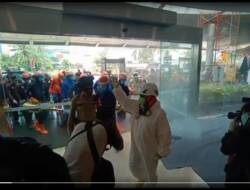 Margo City Depok Disemprot Disinfektan Usai 15 Karyawan Reaktif Corona