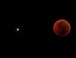Fenomena Alam Black Moon Muncul Jelang 1 Suro