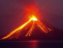 Tetap Waspada, Lebih Separuh Gunung Api RI Berpotensi Erupsi