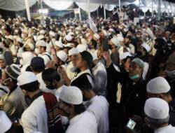 Pakar Nilai Pemerintah Tak Berani Larang Kerumunan Acara Habib Rizieq
