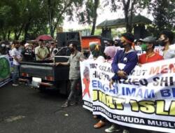 Massa Kembali Demo di DPRD Sumut, Tolak Habib Rizieq Datang ke Medan