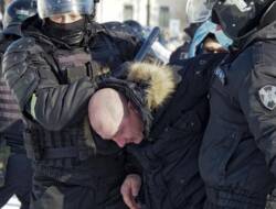 Bentrok Demo Anti-Putin, Polisi Rusia Tahan Sekitar 2.000 Pendukung Navalny