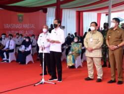 Presiden Joko Widodo Tinjau Vaksinasi Pelajar di Kota Samarinda