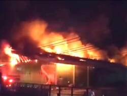 Gudang Shopee Terbakar