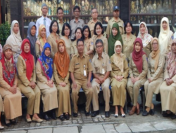Guru SMPN 2 Depok Bahagia Sambut PTM Terbatas