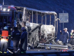 Bus Terbakar di Jalan Raya Struma Bulgaria