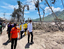 Tinjau Lokasi Erupsi Gunung Semeru, Presiden Pastikan Penanganan Bencana Berjalan Baik