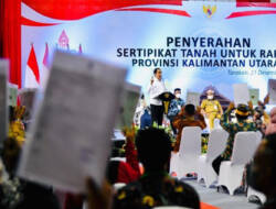Presiden Jokowi Serahkan Sertifikat Hak Atas Tanah bagi Masyarakat di Kalimantan Utara