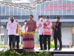 Presiden Jokowi Resmikan Bandara Tebelian di Sintang