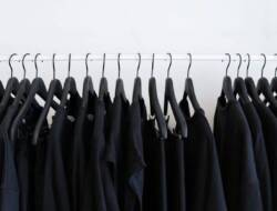 Menjaga Warna Baju Hitam Trik Agar Tetap Pekat