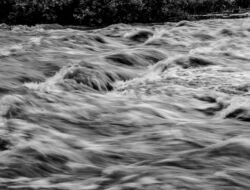 Sumsel Diterjang Banjir Bandang, Satu Bocah Ditemukan Tewas