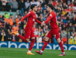 Liverpool VS Nottingham Forest: Henderson Kritik Lini Belakang