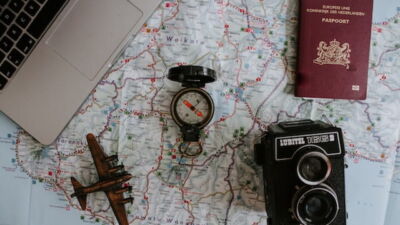 Traveling dengan budget murah. Foto: Unsplash.com @dmjdenise
