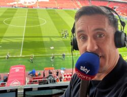 Gary Neville Peringatkan MU akan Ambisi Besar Liverpool