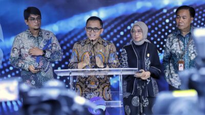 Menteri PANRB Abdullah Azwar Anas saat memberikan keterangan pers mengenai pengadaan CASN tahun 2024. Foto: menpan.go.id