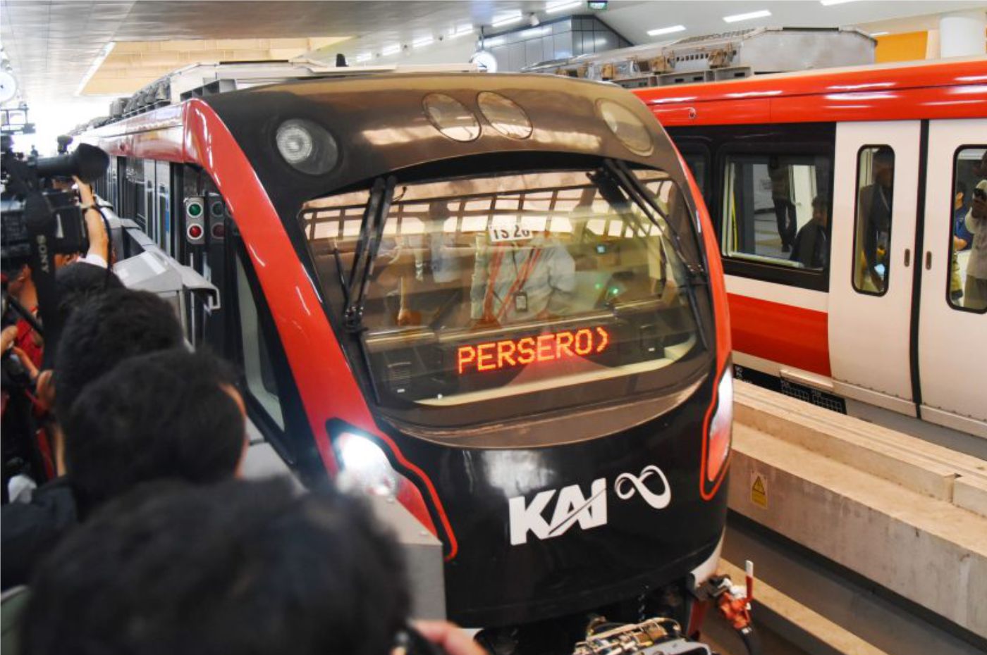 Tarif Transjakarta, MRT dan LRT Cuma Rp 1 - Foto: Humas Setkab/Rahmat