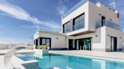 Perbedaan rumah baru vs rumah bekas. Unsplash @framesforyourheart