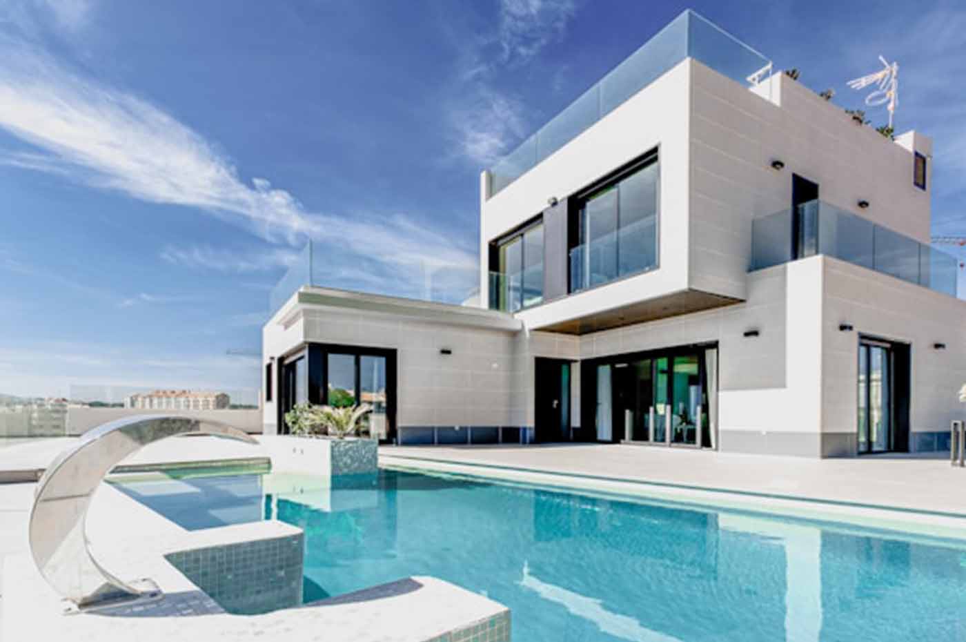 Perbedaan rumah baru vs rumah bekas. Unsplash @framesforyourheart