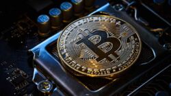 Sejarah dan misteri di balik penciptaan Bitcoin oleh Satoshi Nakamoto. Unsplash @michael_f