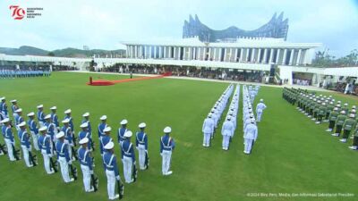 Presiden Jokowi memimpin Upacara Peringatan Detik-Detik Proklamasi Kemerdekaan Republik Indonesia ke-79 Tahun 2024 di Lapangan Upacara Istana Negara Ibu Kota Nusantara (IKN), Kabupaten Penajam Paser Utara, Provinsi Kalimantan Timur Sabtu, 17 Agustus 2024. Foto: YouTube Setpres