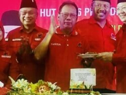 HUT PDIP, Mingrum Gumay Gunakan Salam Pancasila Saat Diberi Potongan Tumpeng