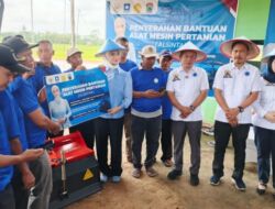 Dukung Produksi Pertanian, Putri Zulhas Serahkan Alsintan Kepada apara Petani di Sidomulyo
