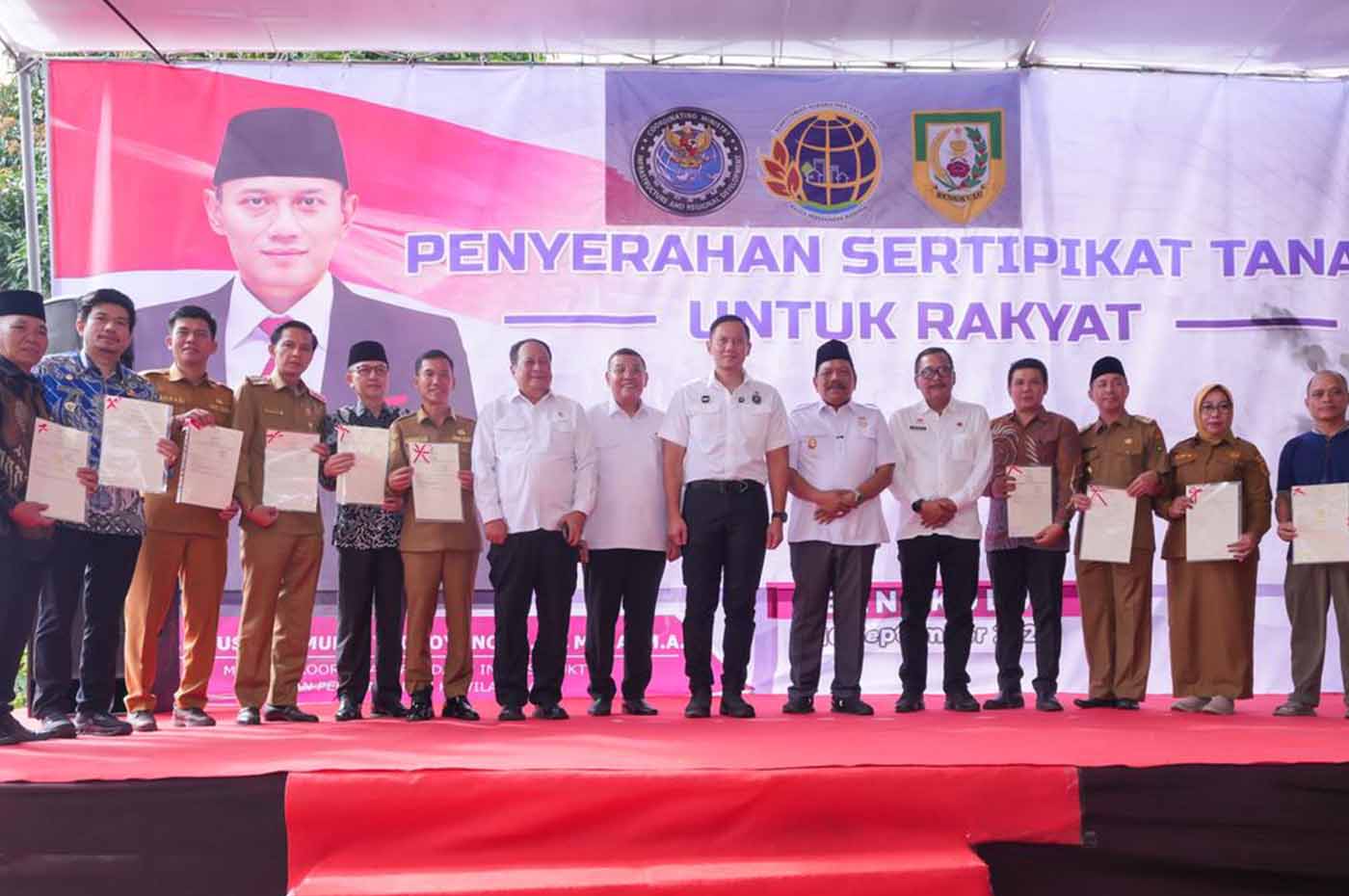 AHY dan Wamen ATR/BPN Bagikan 184 Sertipikat Tanah untuk Warga Bengkulu