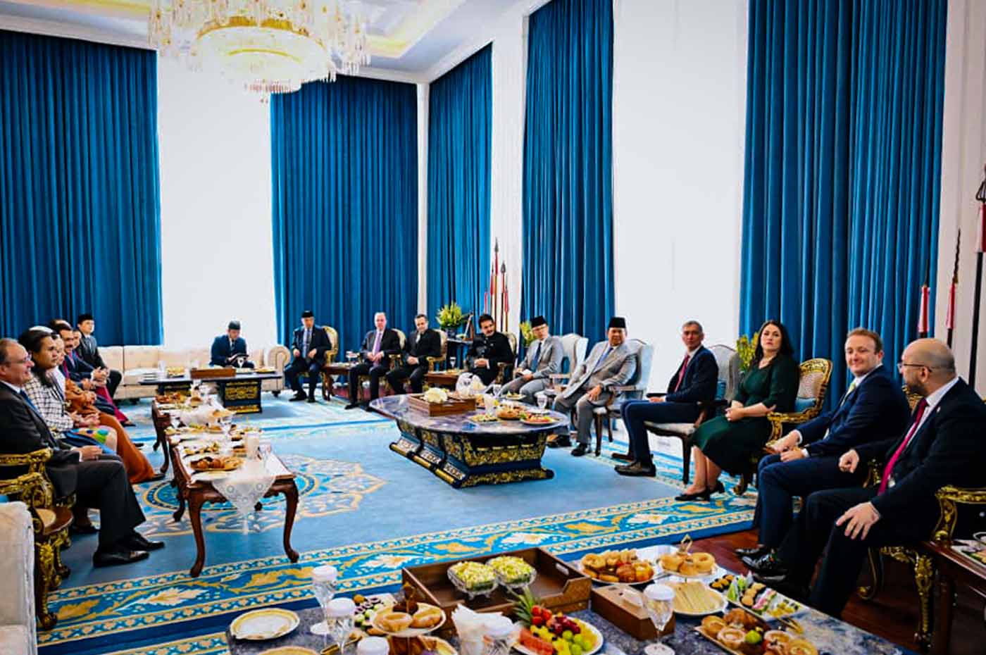 Para Duta Besar diterima oleh Presiden Prabowo Subianto di ruang veranda belakang Istana Merdeka, Jakarta, pada 7 November 2025