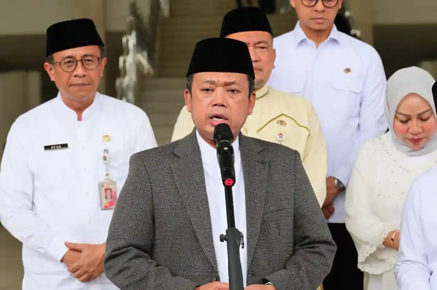 Menteri ATR Nusron Wahid serahkan sertipikat aset Pemprov DKI Jakarta