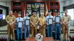 Empat siswa SMKN 1 Liwa mendapat penghargaan setelah menemukan celah keamanan NASA