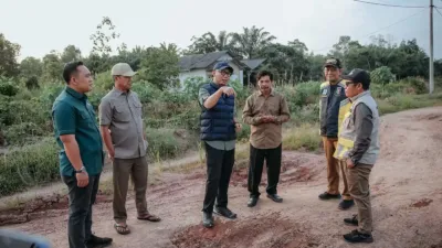 Perbaikan jalan Gedong Aji–Umbul Mesir di Rawa Pitu Tulang Bawang