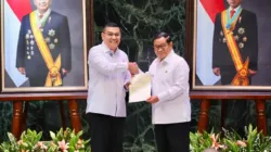 DKI Jakarta HUT ke-499, Wamen Ossy Serahkan 499 Sertipikat ke Gubernur Pramono Anung