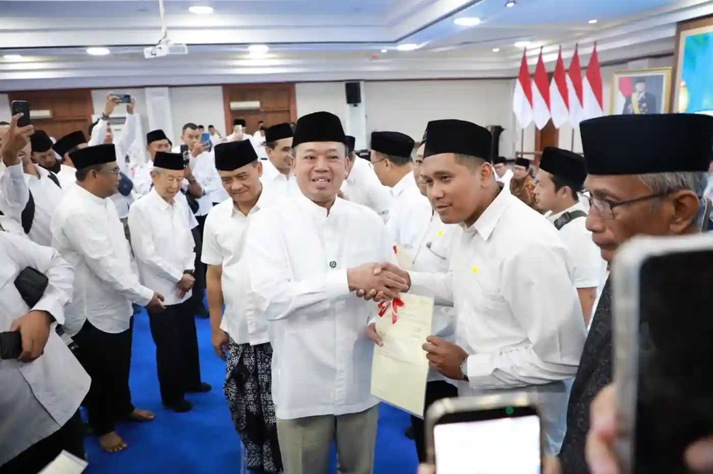 sertipikat tanah wakaf jawa tengah diserahkan menteri atr bpn