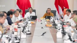 sekjen atrbpn pimpin evaluasi semester dua untuk target kinerja 2026